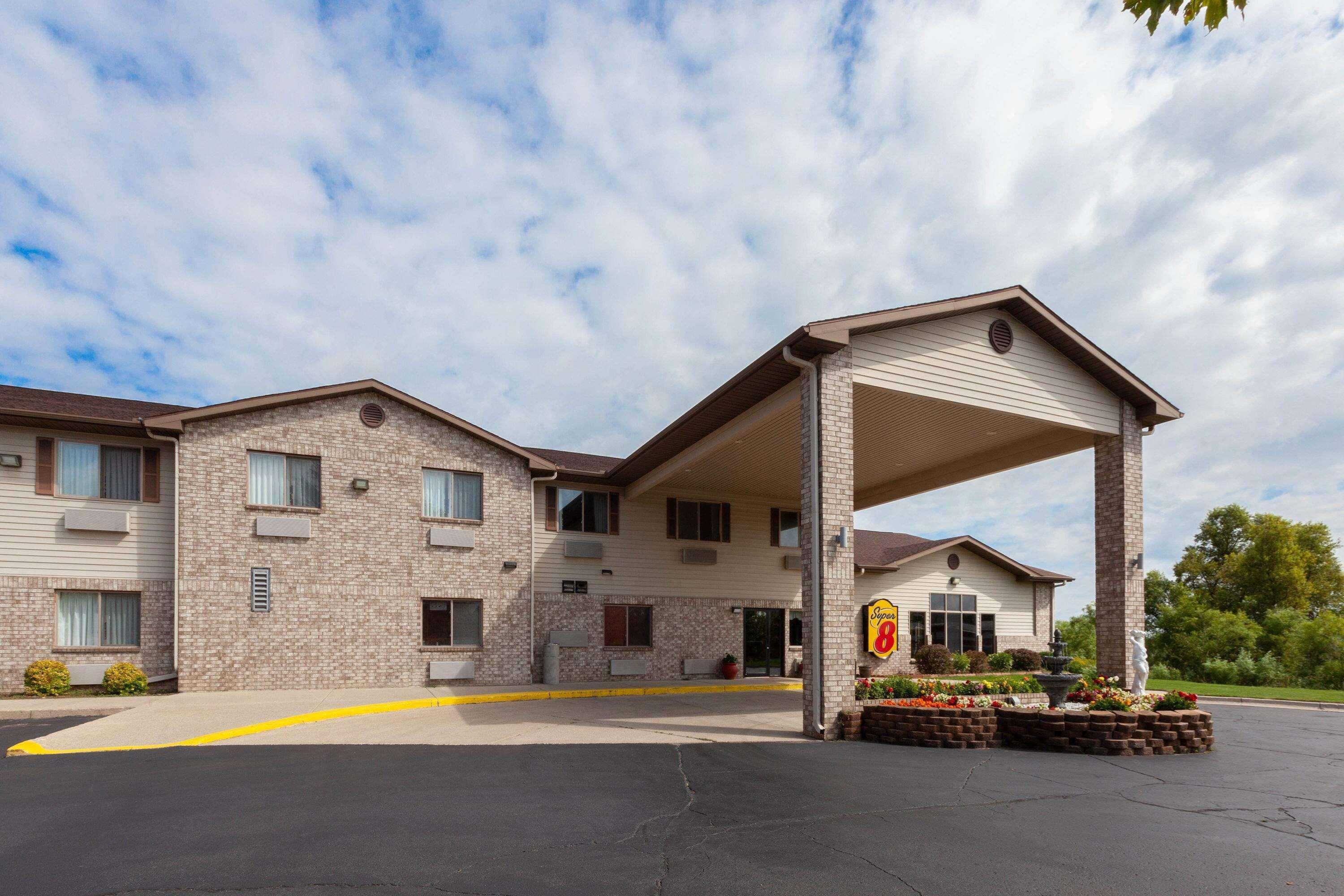 Motel Super 8 By Wyndham Big Rapids Exteriér fotografie