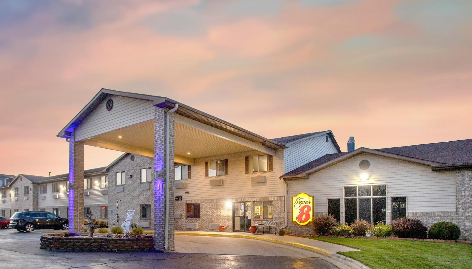 Motel Super 8 By Wyndham Big Rapids Exteriér fotografie