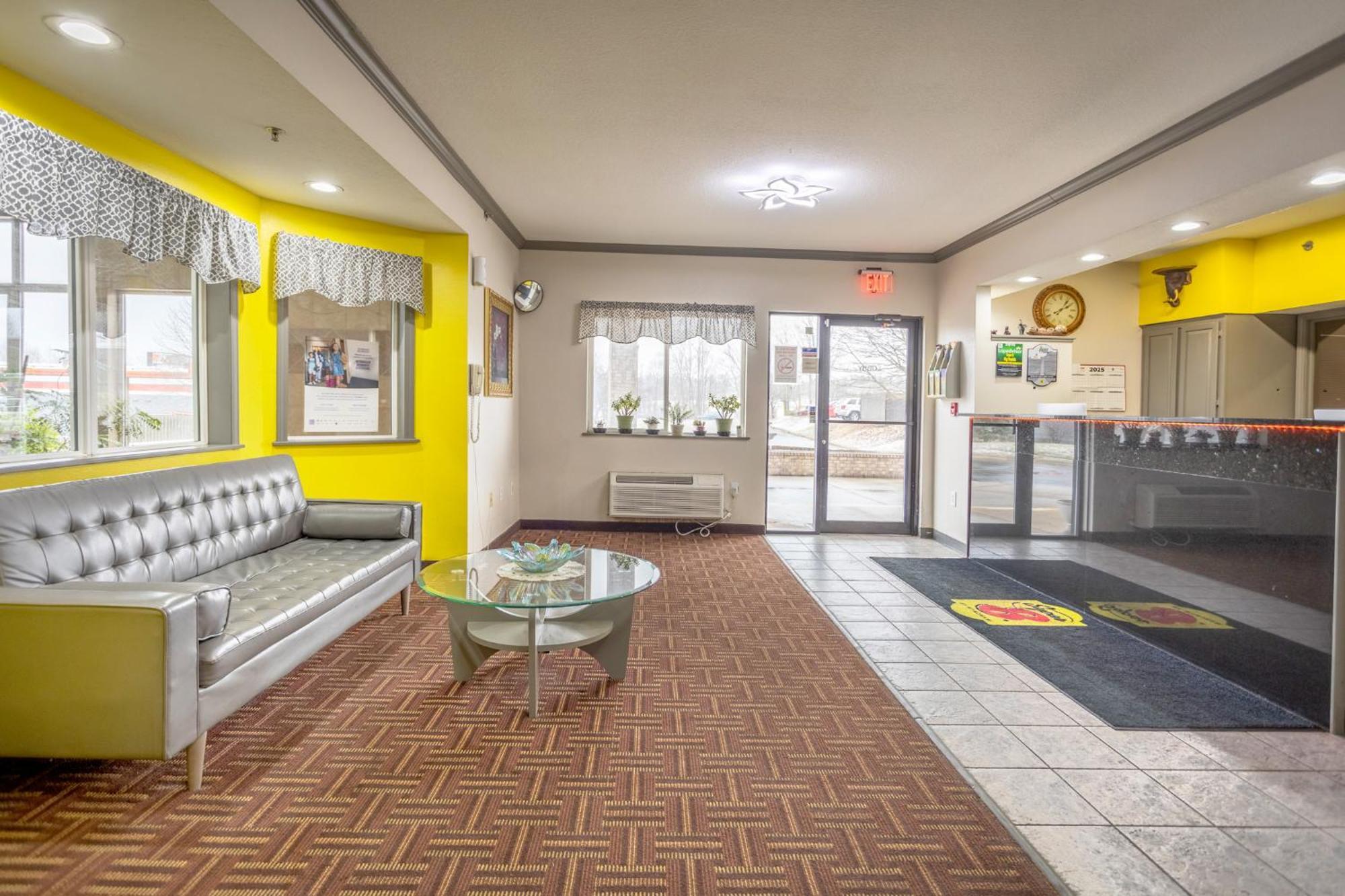 Motel Super 8 By Wyndham Big Rapids Exteriér fotografie