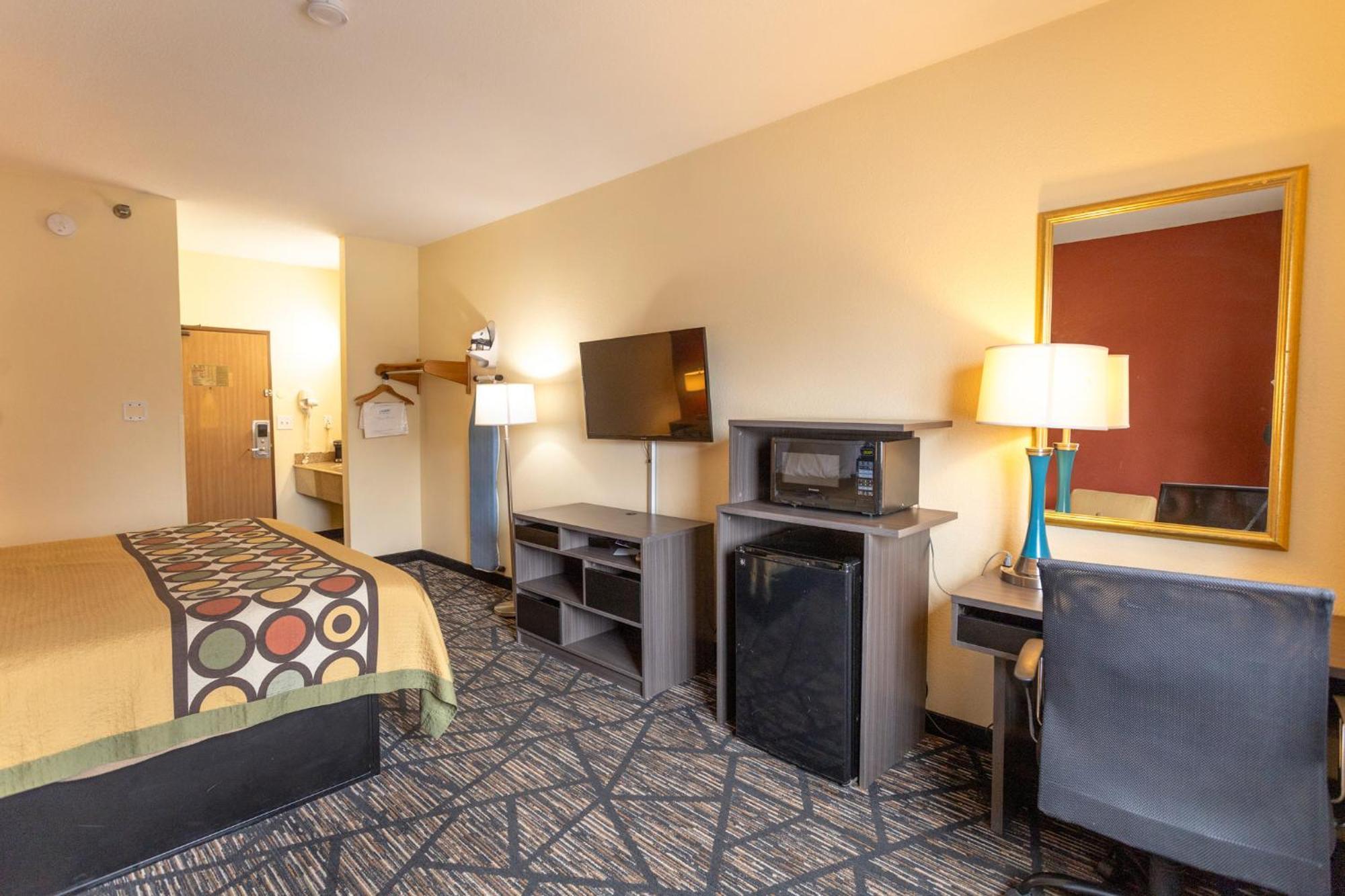 Motel Super 8 By Wyndham Big Rapids Exteriér fotografie